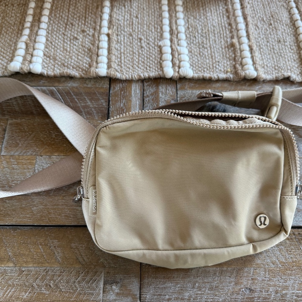 Lululemon belt bag - tan - used